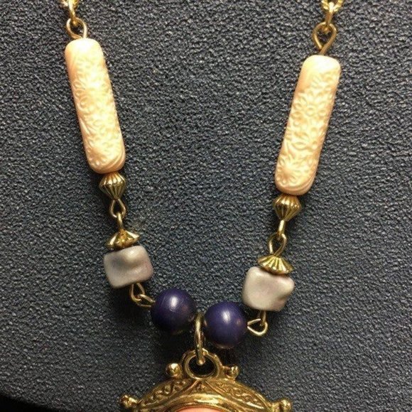 Medallion Pendant Dangle Necklace Gold Chain Purple Peach Cream Retro BoHo - Picture 4 of 8